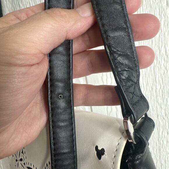 Disney Parks Vera Bradley Lazer Cut Mickey Mouse Icon Crossbody Bag Black +White - Picture 3 of 16